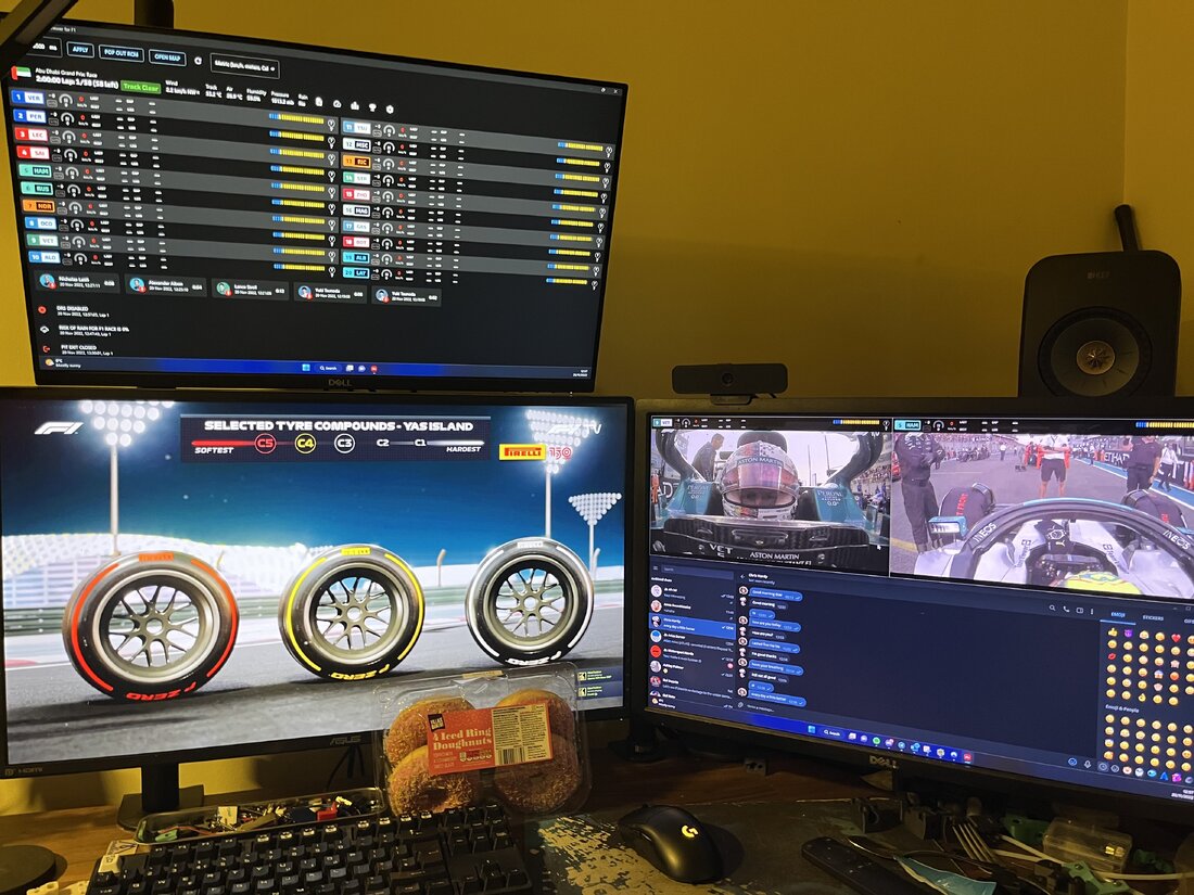 J89eu's viewing setup